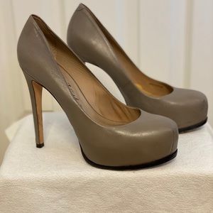 Pour La Victoire Irina pumps